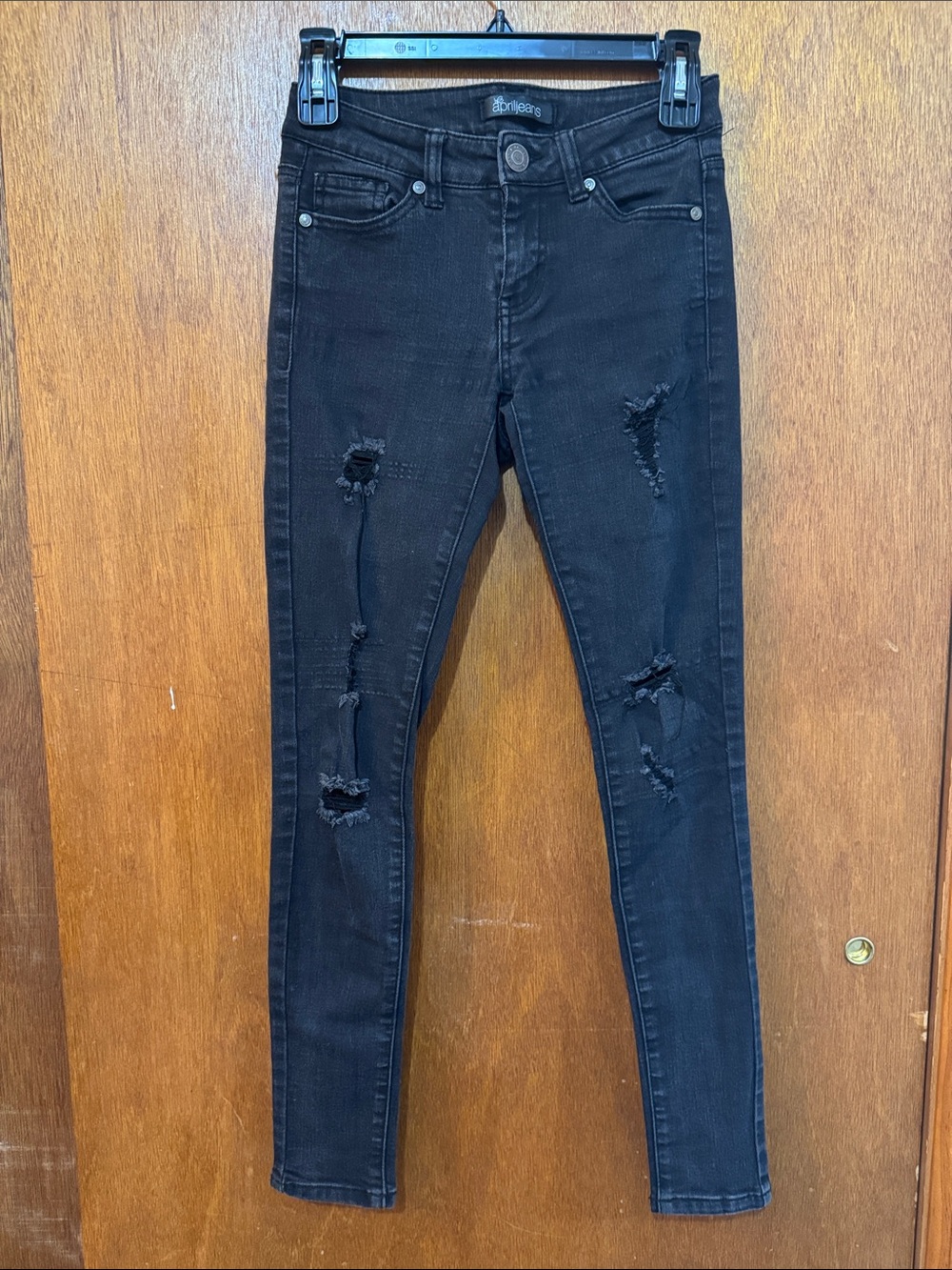 Black Distressed Women's Skinny Jeans